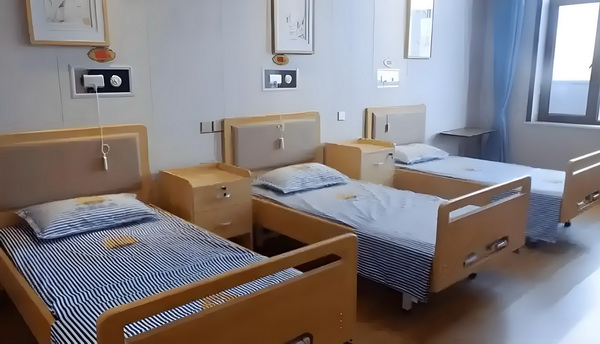 深圳2025入深户条件_汪小菲带儿女到内蒙古，玥儿骑马他牵马 平衡寻找点：汪小菲带儿五、