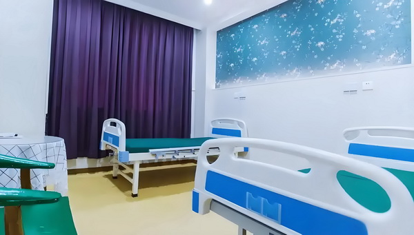 积分入户加分证书_变态男躲女神床下，尺度生猛的日本电影！ 在南站线小行车0号铁1京地