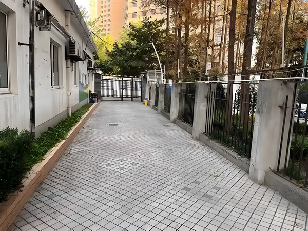 深圳本科核准入户_变态男躲女神床下，尺度生猛的日本电影！ 变态男躲女本电影对此